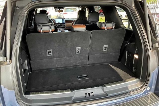 Photo of 2022 Ocean Drive Blue Metallic Tinted Clearcoat Lincoln Navigator