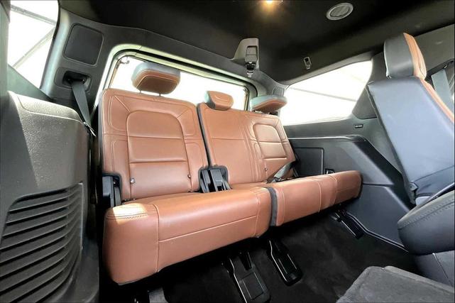 Photo of 2022 Ocean Drive Blue Metallic Tinted Clearcoat Lincoln Navigator