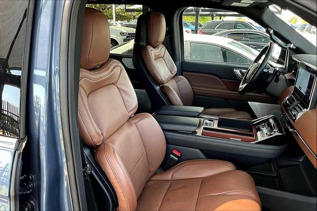 Photo of 2022 Ocean Drive Blue Metallic Tinted Clearcoat Lincoln Navigator