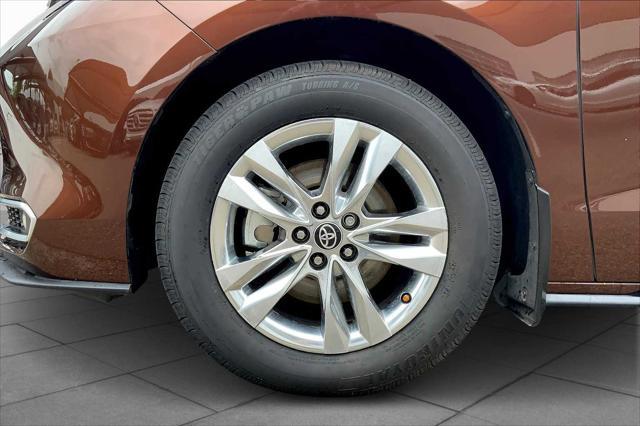 Photo of 2022 Sunset Bronze Mica Toyota Sienna