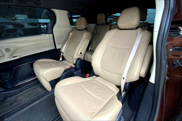 Photo of 2022 Sunset Bronze Mica Toyota Sienna