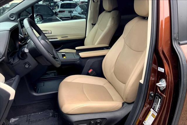 Photo of 2022 Sunset Bronze Mica Toyota Sienna