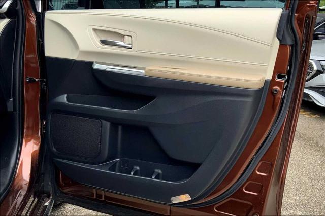Photo of 2022 Sunset Bronze Mica Toyota Sienna