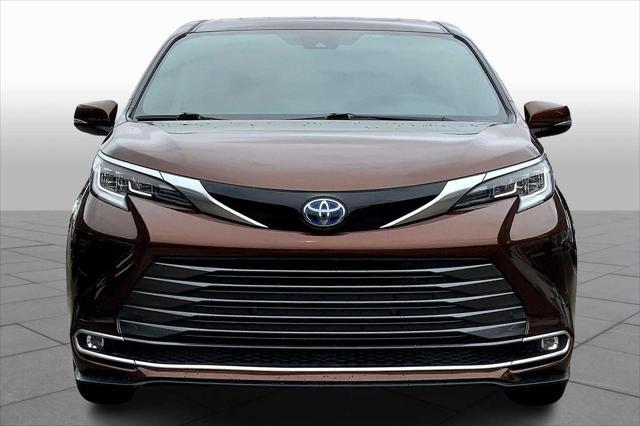Photo of 2022 Sunset Bronze Mica Toyota Sienna