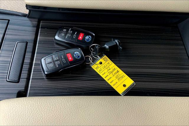 Photo of 2022 Sunset Bronze Mica Toyota Sienna