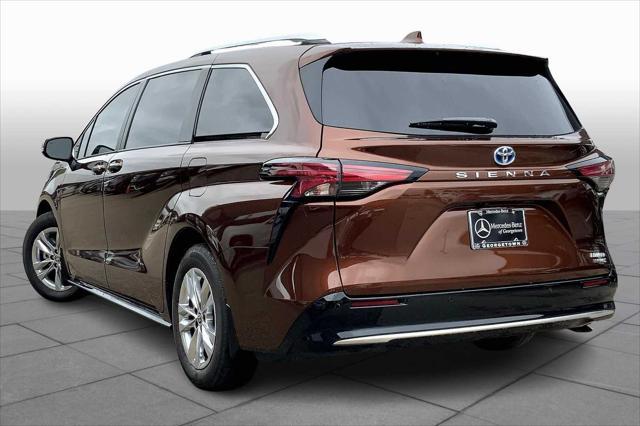 Photo of 2022 Sunset Bronze Mica Toyota Sienna