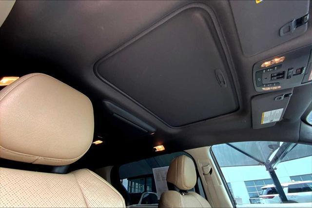 Photo of 2022 Sunset Bronze Mica Toyota Sienna