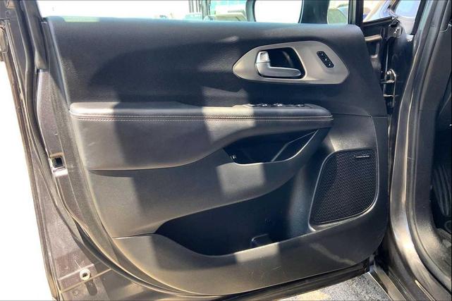 Photo of 2022 Granite Crystal Metallic Clearcoat Chrysler Pacifica Hybrid
