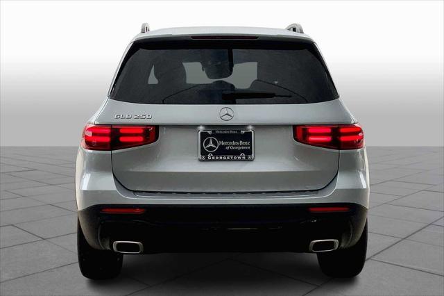 Photo of 2025 Cirrus Silver Metallic Mercedes-Benz GLB 250