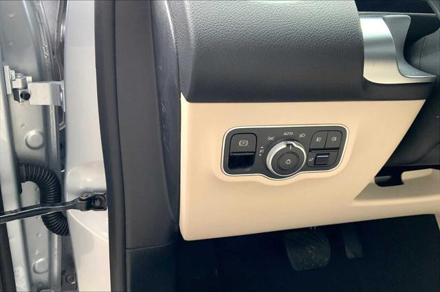 Photo of 2025 Cirrus Silver Metallic Mercedes-Benz GLB 250
