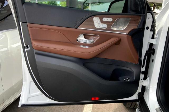 Photo of 2025 White Mercedes-Benz GLS 580