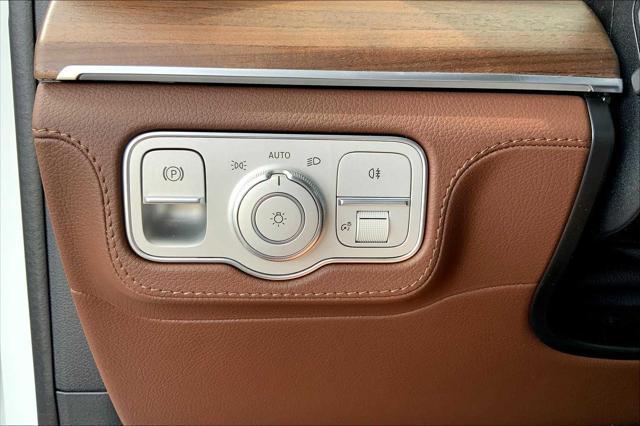 Photo of 2025 White Mercedes-Benz GLS 580