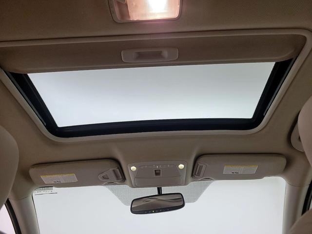 Photo of 2015 White Nissan Sentra