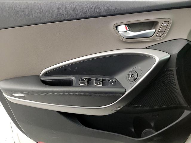 Photo of 2016 White Hyundai SANTA FE