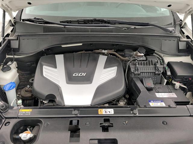 Photo of 2016 White Hyundai SANTA FE