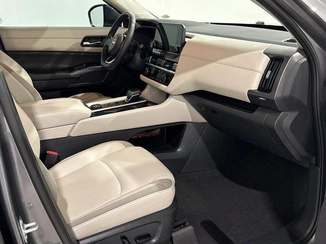 Photo of 2022 Gun Metallic Nissan Pathfinder