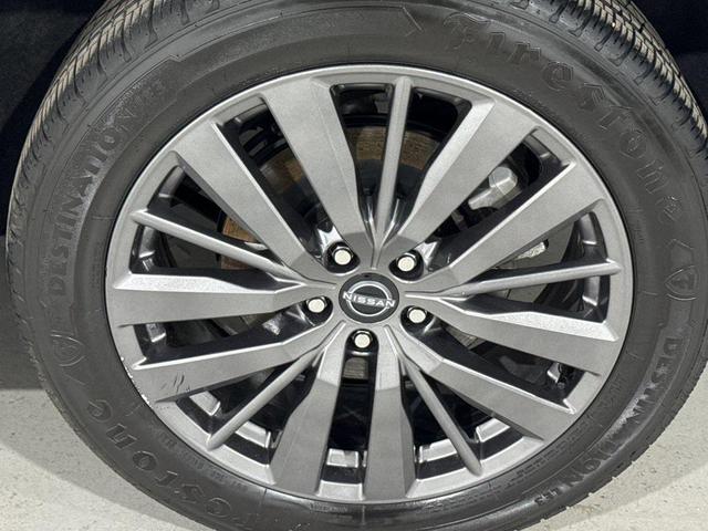 Photo of 2022 Gun Metallic Nissan Pathfinder
