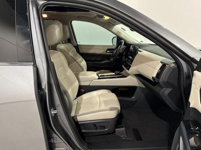 Photo of 2022 Gun Metallic Nissan Pathfinder