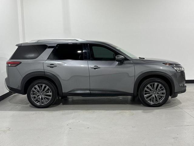 Photo of 2022 Gun Metallic Nissan Pathfinder