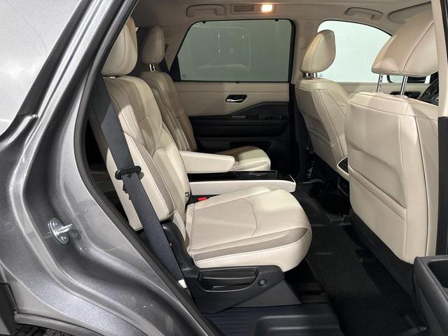 Photo of 2022 Gun Metallic Nissan Pathfinder