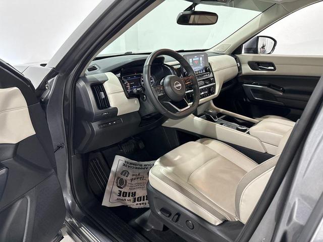 Photo of 2022 Gun Metallic Nissan Pathfinder