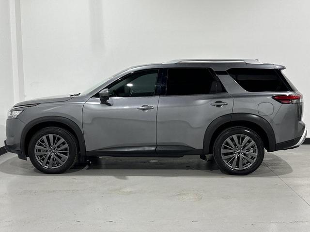 Photo of 2022 Gun Metallic Nissan Pathfinder
