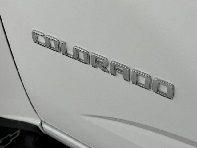 Photo of 2018 Summit White Chevrolet Colorado