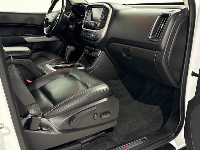 Photo of 2018 Summit White Chevrolet Colorado