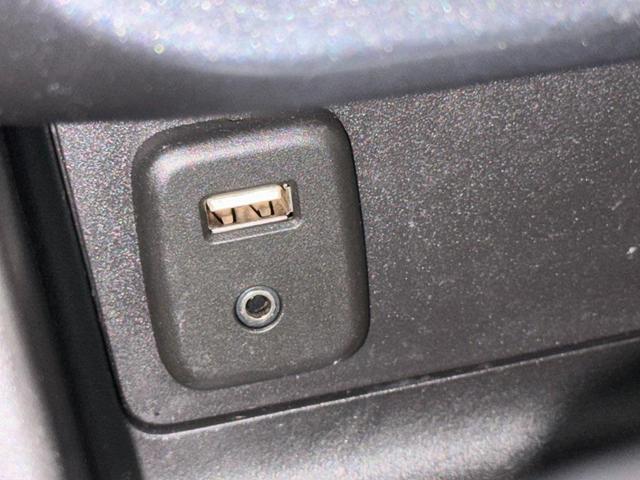 Photo of 2018 Summit White Chevrolet Colorado