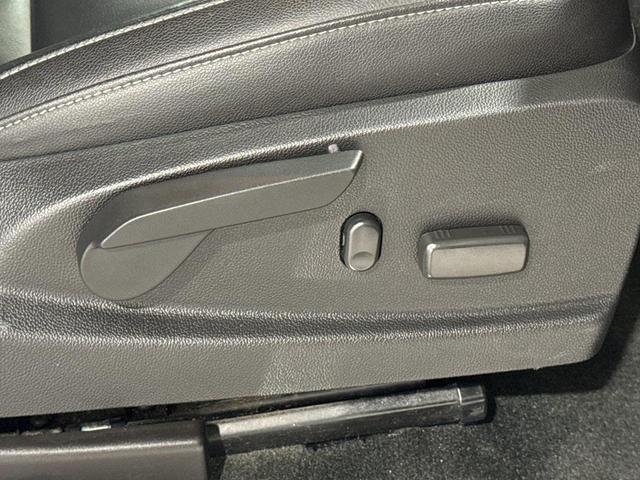 Photo of 2018 Summit White Chevrolet Colorado