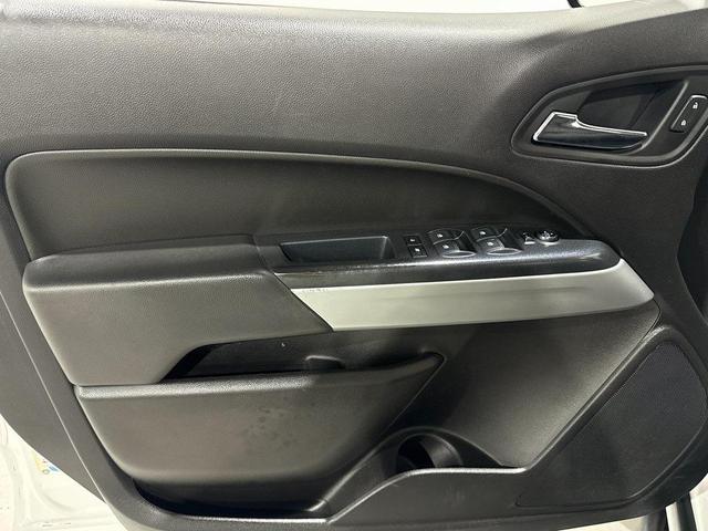 Photo of 2018 Summit White Chevrolet Colorado