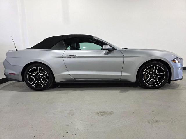 Photo of 2022 Silver Metallic Ford Mustang