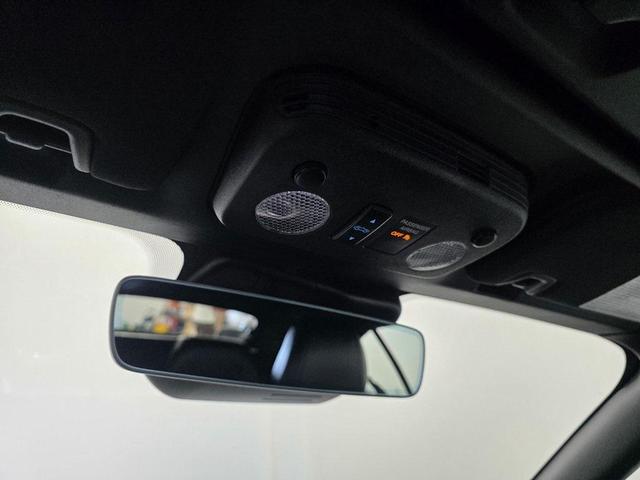 Photo of 2022 Silver Metallic Ford Mustang