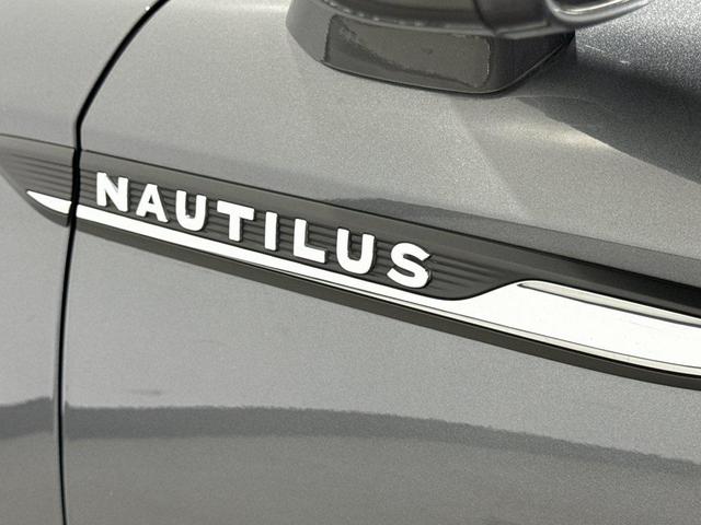 Photo of 2022 Asher Gray Metallic Clearcoat Lincoln Nautilus
