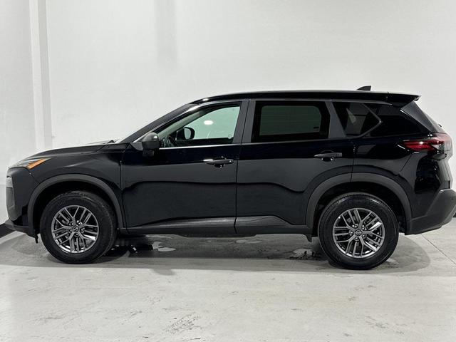 Photo of 2023 Super Black Nissan Rogue