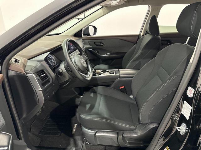 Photo of 2023 Super Black Nissan Rogue