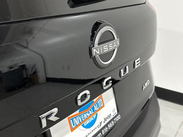 Photo of 2023 Super Black Nissan Rogue