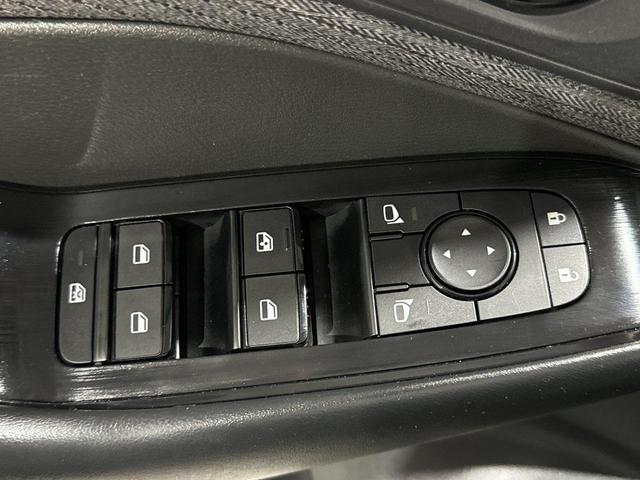 Photo of 2023 Super Black Nissan Rogue