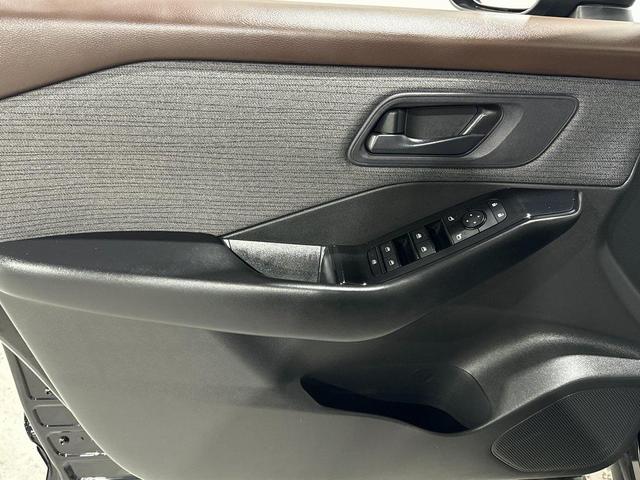 Photo of 2023 Super Black Nissan Rogue