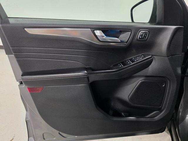 Photo of 2022 Carbonized Gray Metallic Ford Escape