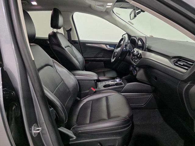 Photo of 2022 Carbonized Gray Metallic Ford Escape