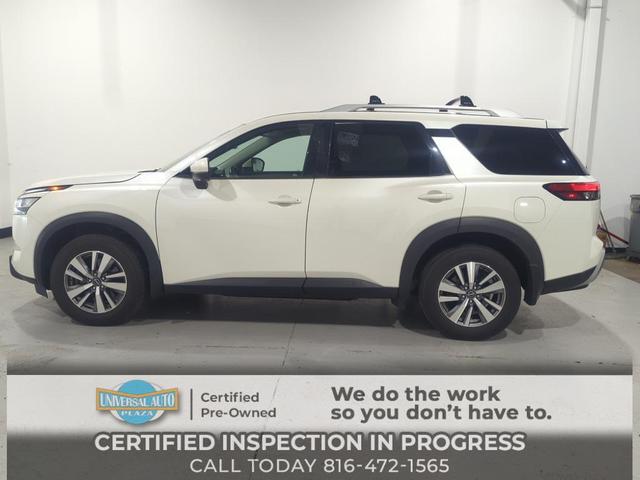 Photo of 2022 Glacier White Nissan Pathfinder