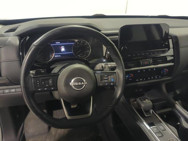 Photo of 2022 Glacier White Nissan Pathfinder