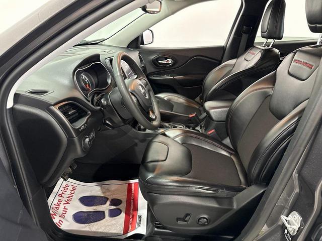 Photo of 2022 Granite Crystal Metallic Clearcoat Jeep Cherokee