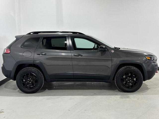 Photo of 2022 Granite Crystal Metallic Clearcoat Jeep Cherokee