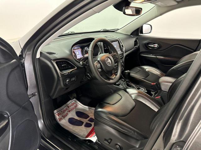 Photo of 2022 Granite Crystal Metallic Clearcoat Jeep Cherokee