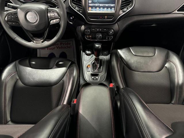 Photo of 2022 Granite Crystal Metallic Clearcoat Jeep Cherokee