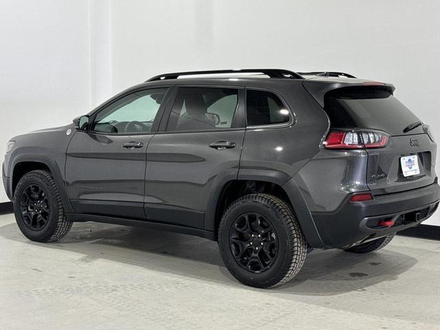 Photo of 2022 Granite Crystal Metallic Clearcoat Jeep Cherokee