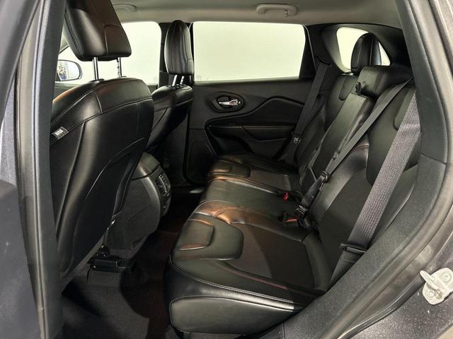 Photo of 2022 Granite Crystal Metallic Clearcoat Jeep Cherokee
