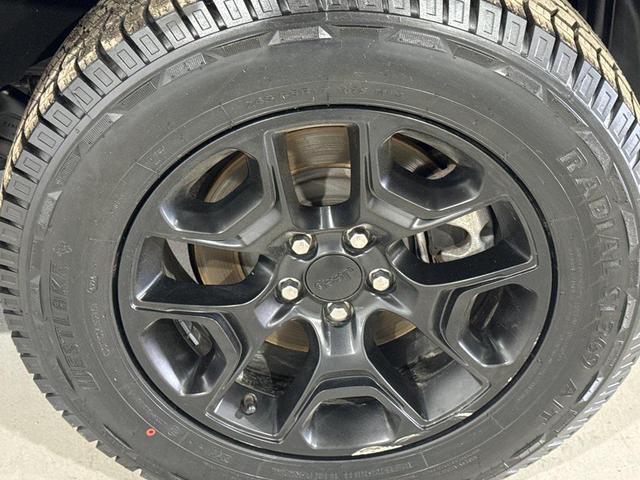 Photo of 2022 Granite Crystal Metallic Clearcoat Jeep Cherokee